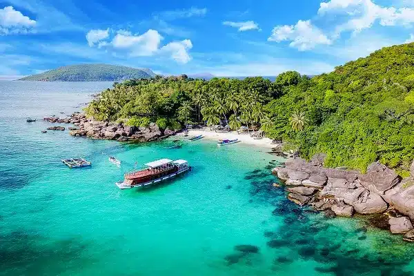 Đảo Hòn Nưa Phú Yên: Thiên đường lãng quên của Xứ Nẫu