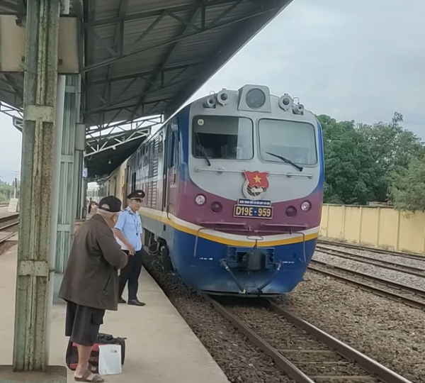 Tàu SE12