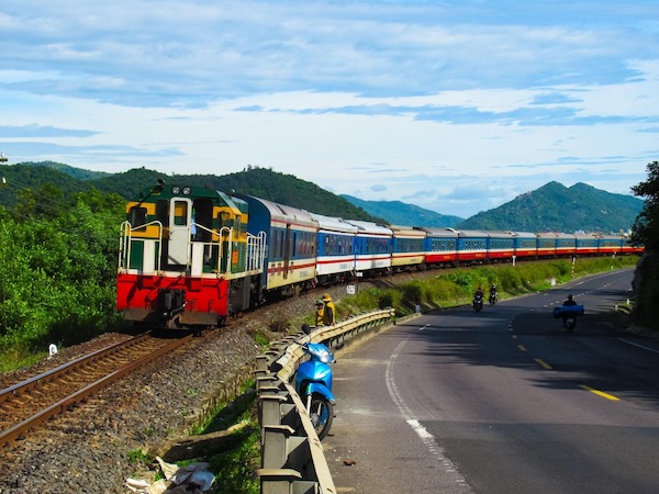 Quy định mua vé tàu cho người cao tuổi