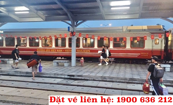 Vé tàu Hoa Phượng Đỏ cho sinh viên