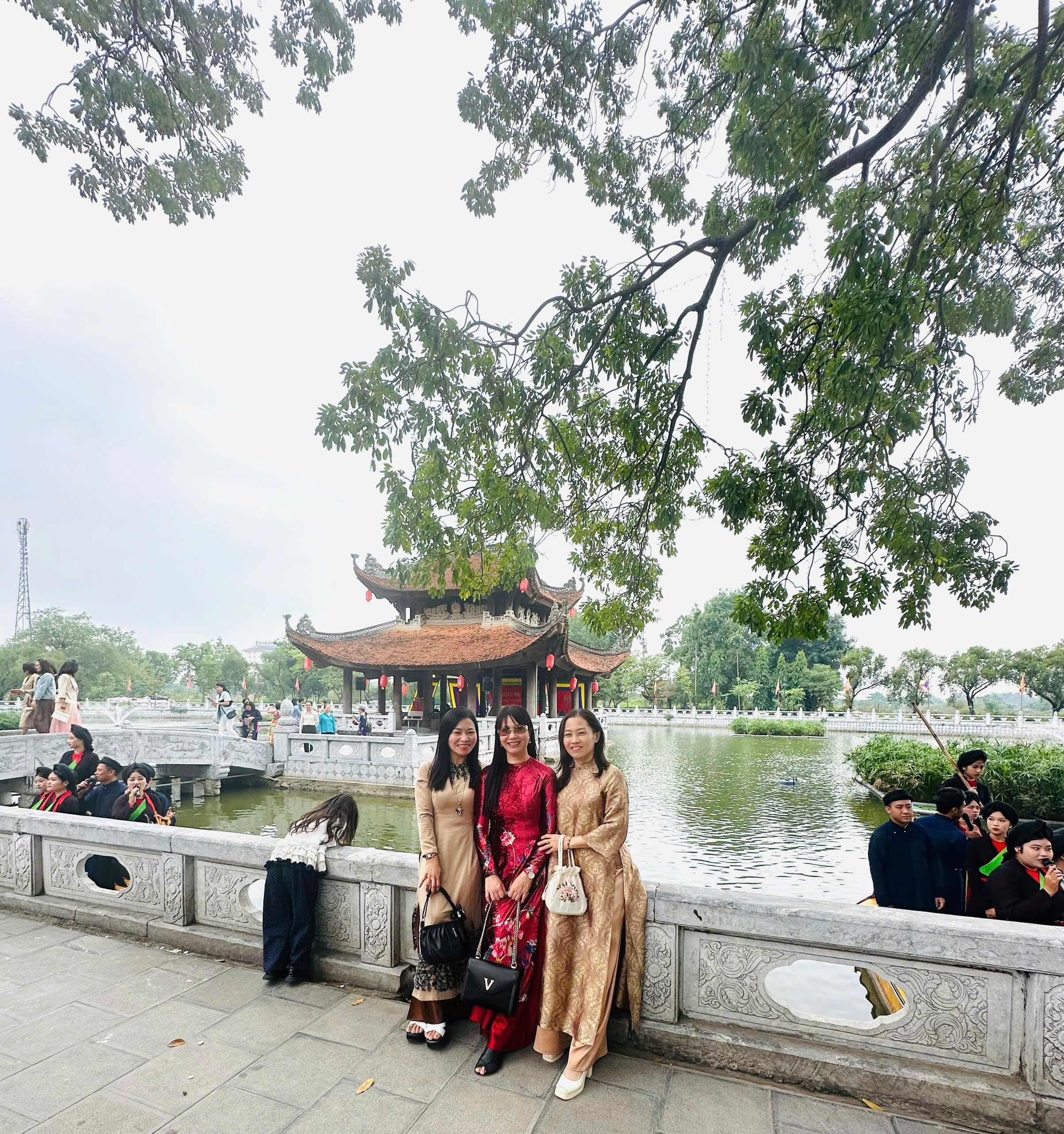 Thăm Quan Đền Đô