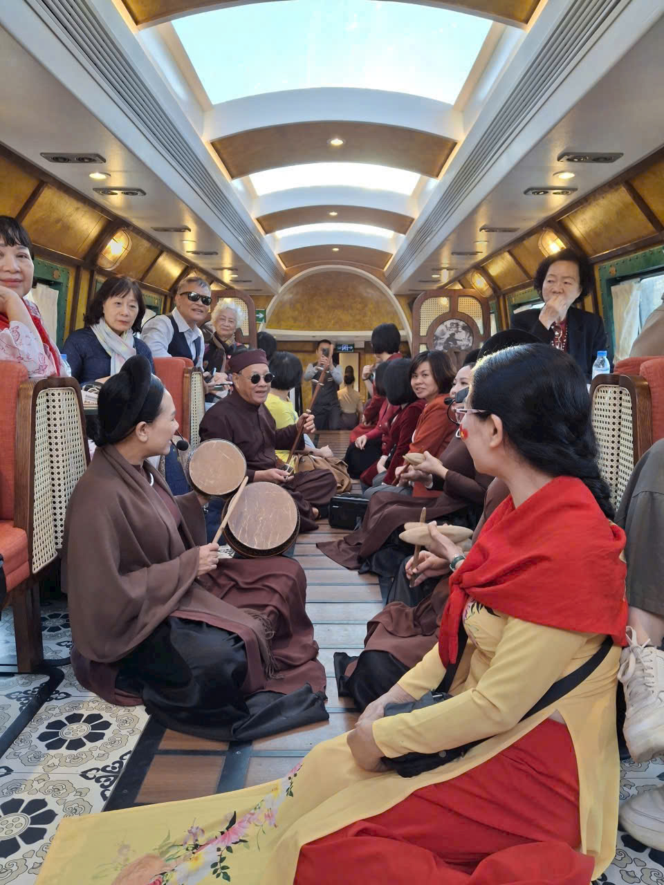 Nghe Hát Quan Họ Trên Tàu 5 Cửa Ô