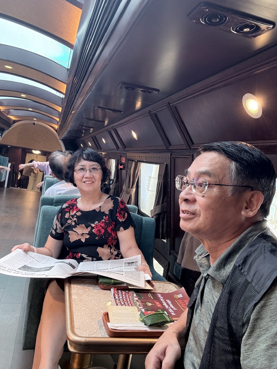 Đi tàu 5 Cửa Ô mùa thu