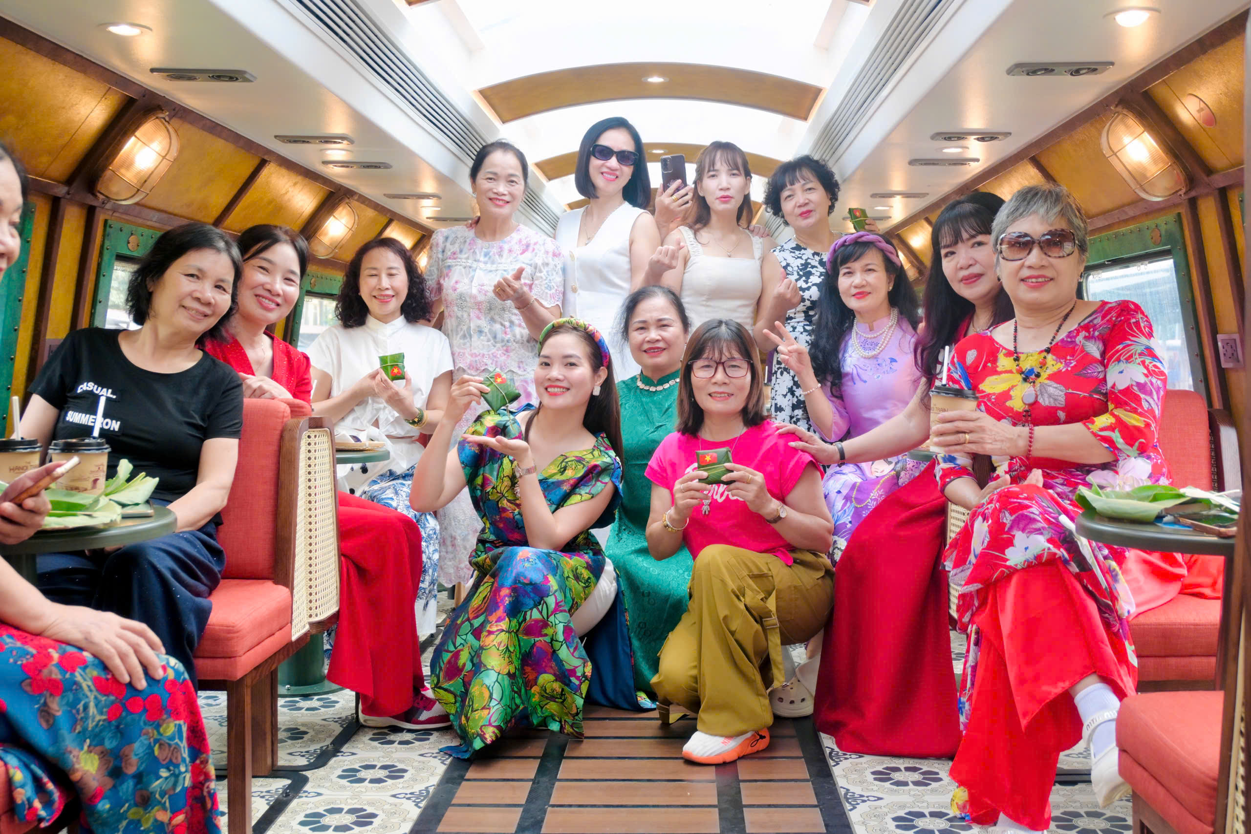 Đi tàu 5 Cửa Ô mùa hè